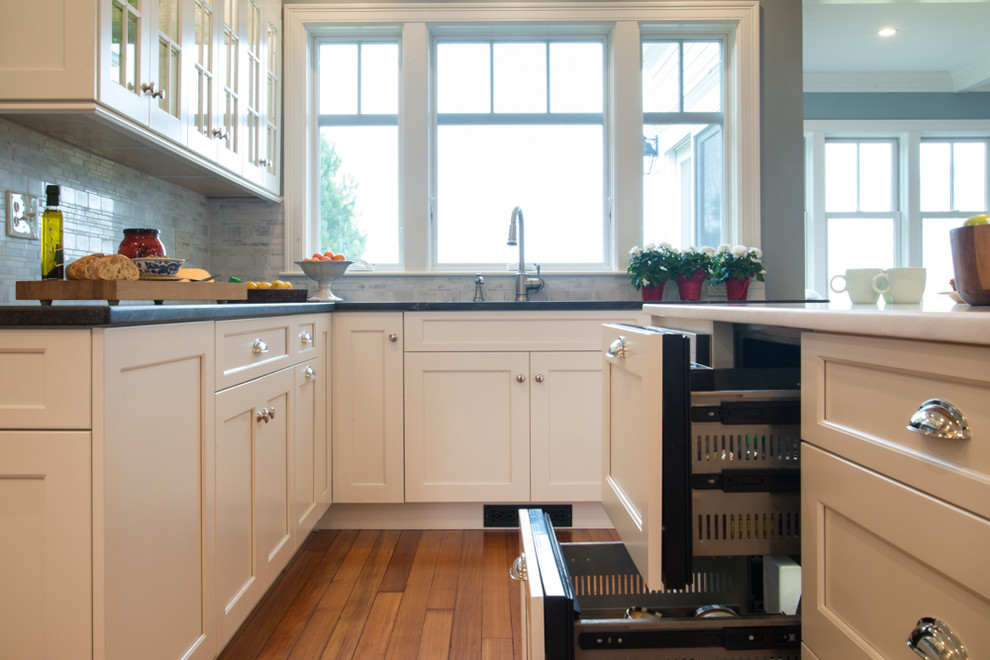 Kitchen - kitchen idea in Boston