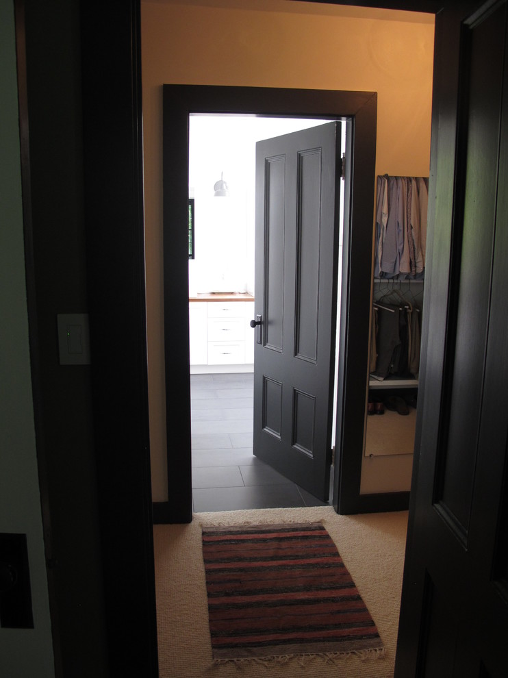 Example of a transitional hallway design in Boston