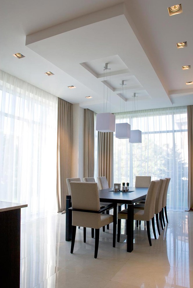 This is an example of a contemporary dining room in Saint Petersburg.