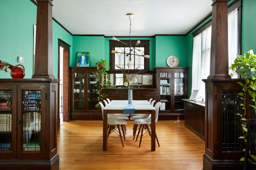 Design ideas for an arts and crafts dining room in Minneapolis.