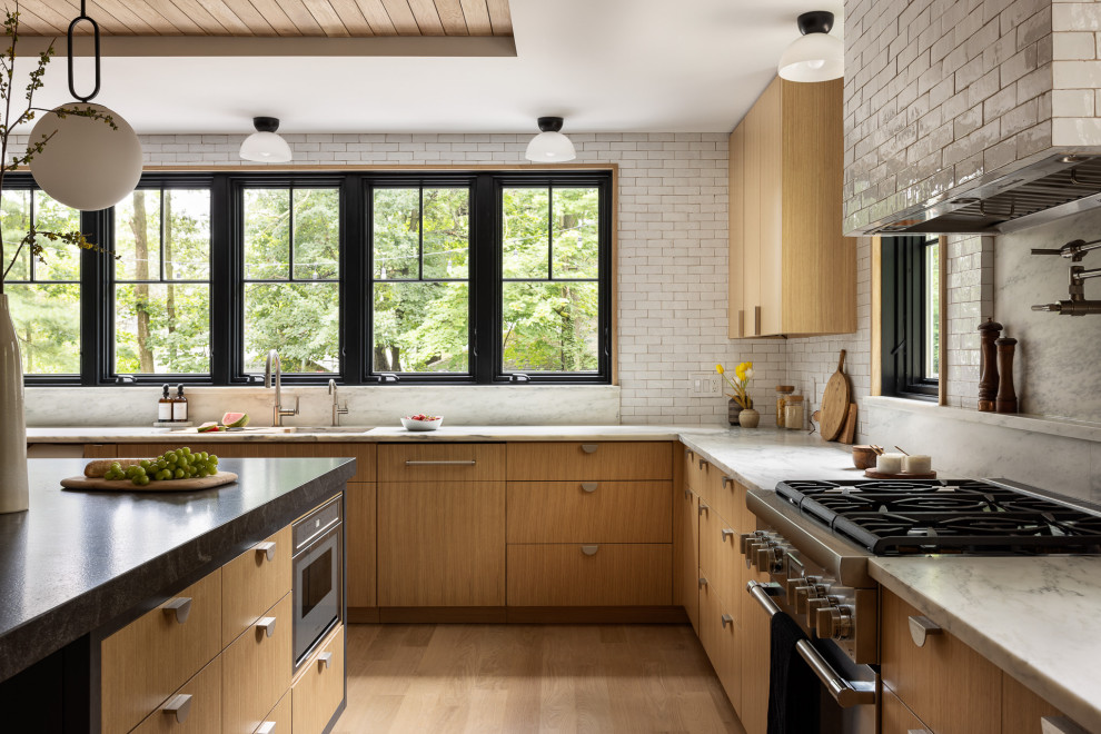 Kitchen - kitchen idea in New York