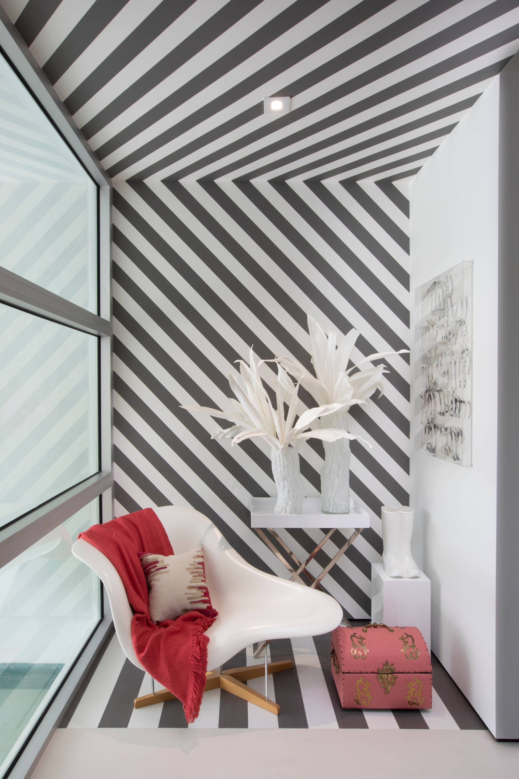 Houzz Tour: Whimsical Home Inspired by Alice in Wonderland