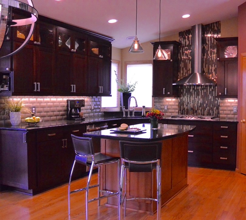 This is an example of a contemporary kitchen in Minneapolis.