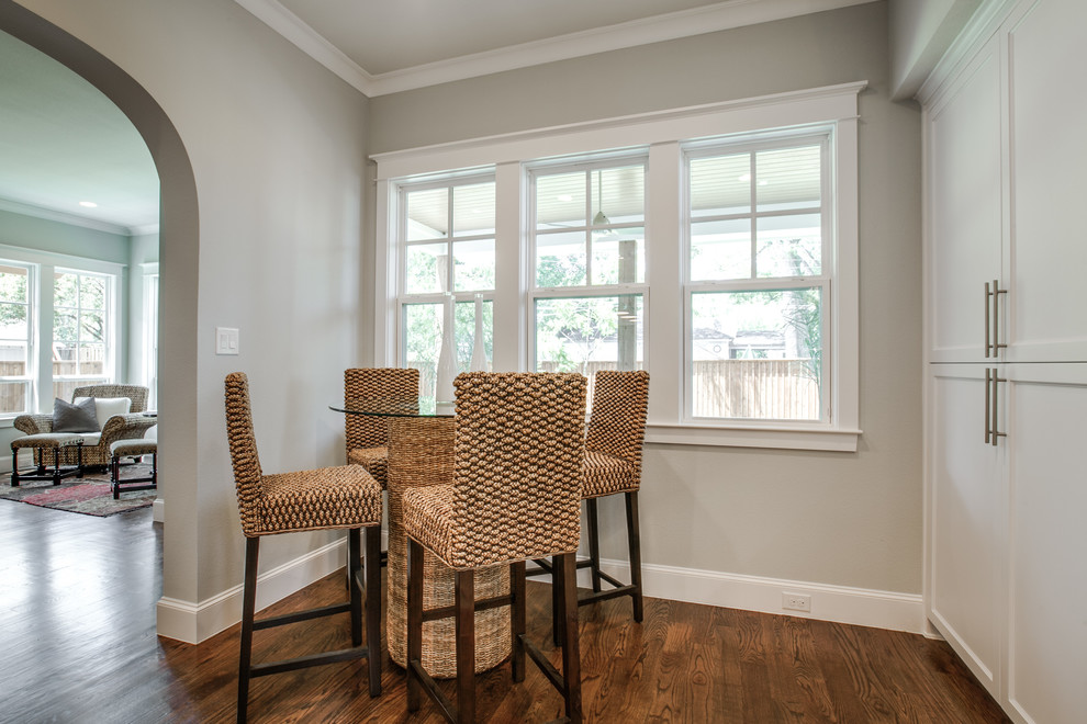 Kitchen - transitional kitchen idea in Dallas
