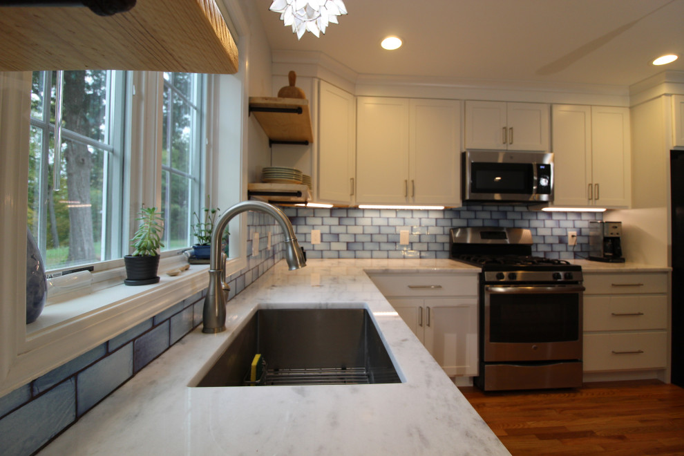 Backsplash in Blue