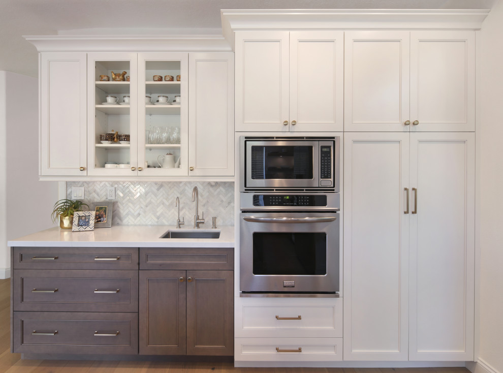 Transitional home design photo in Orange County