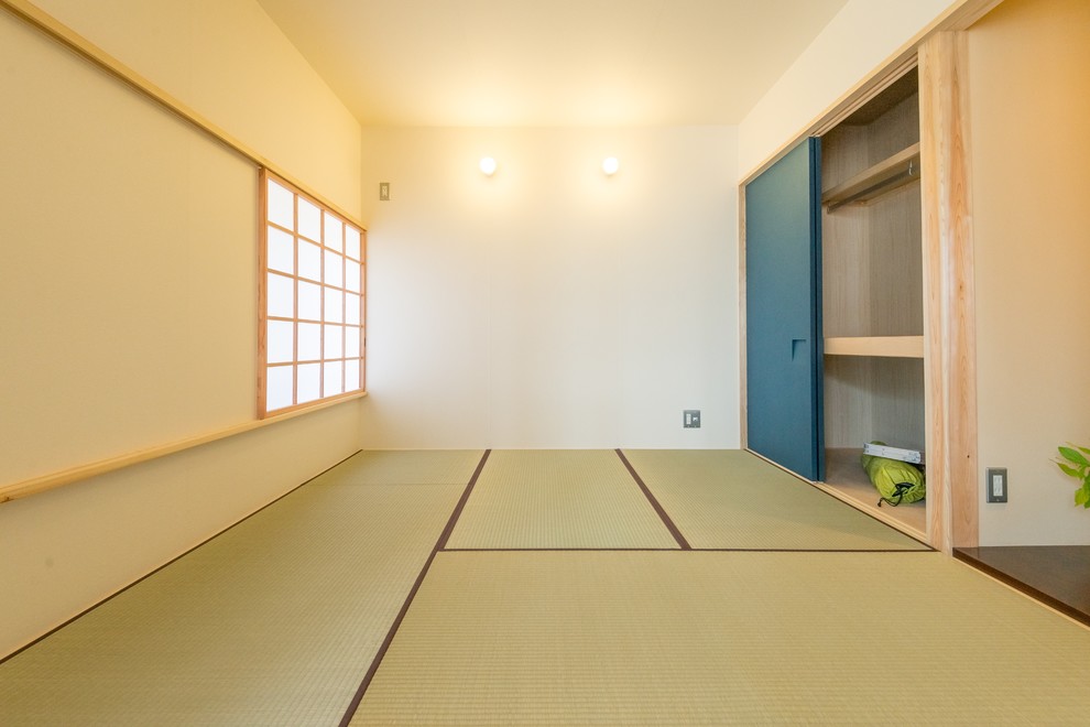 他の地域にあるモダンスタイルのおしゃれなリビングの写真