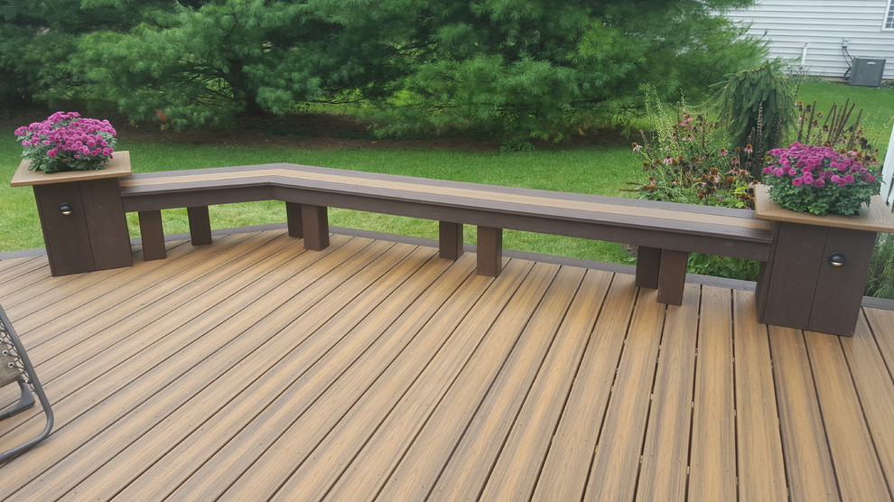 Inspiration for a transitional deck remodel in Grand Rapids