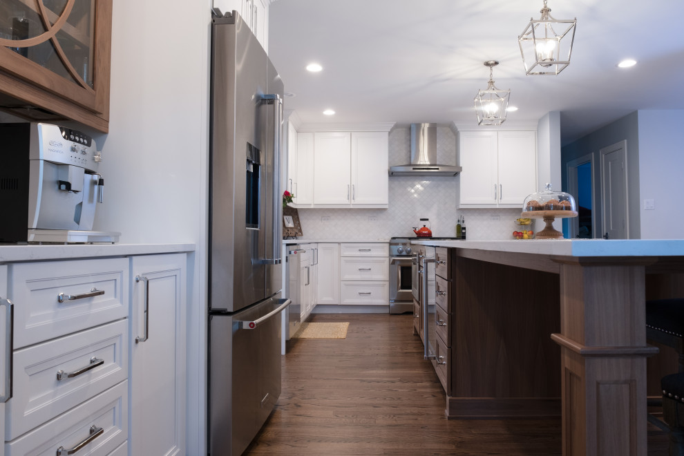 Example of a mountain style kitchen design in Chicago