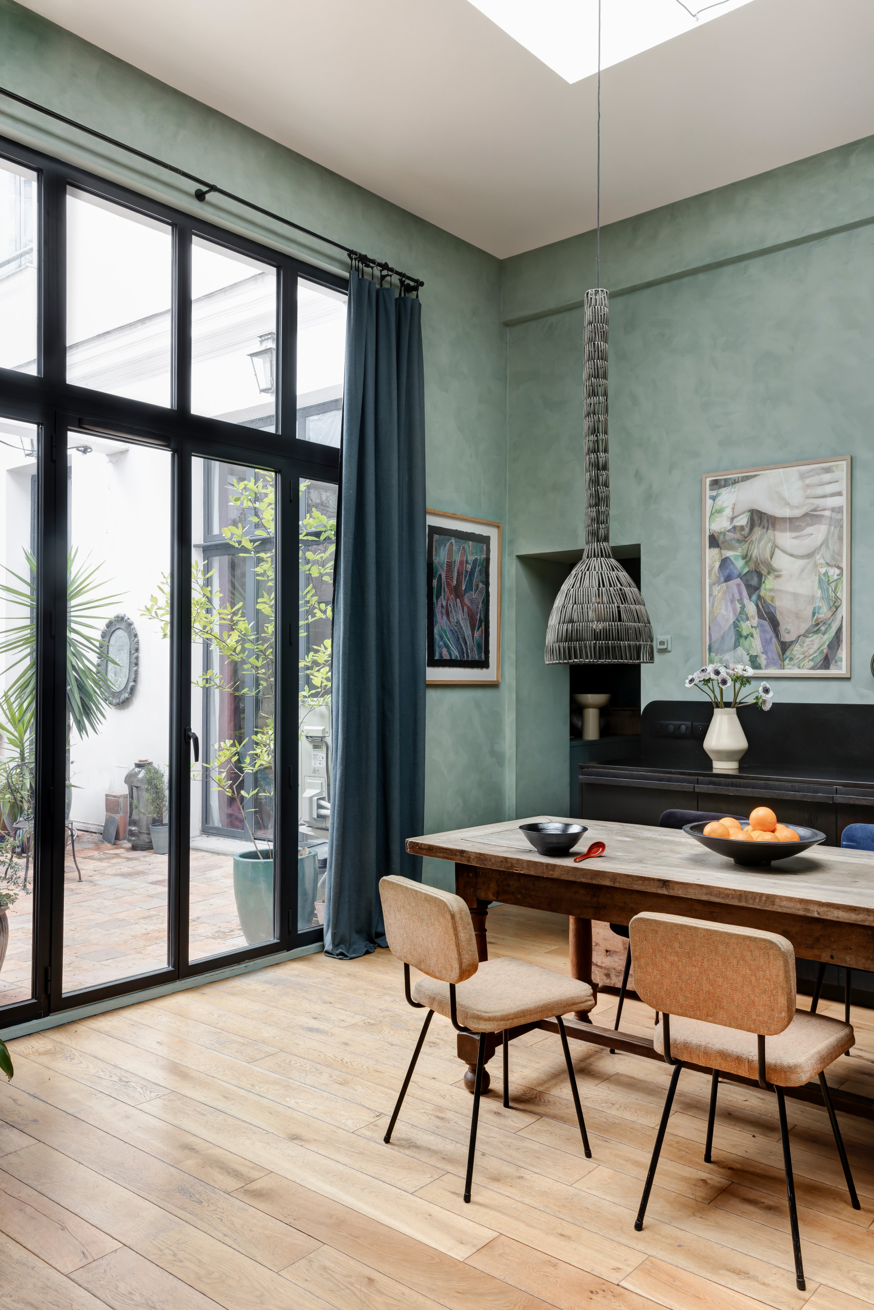 Réinvention d’un loft familial atypique de 130 m² à Paris 10e