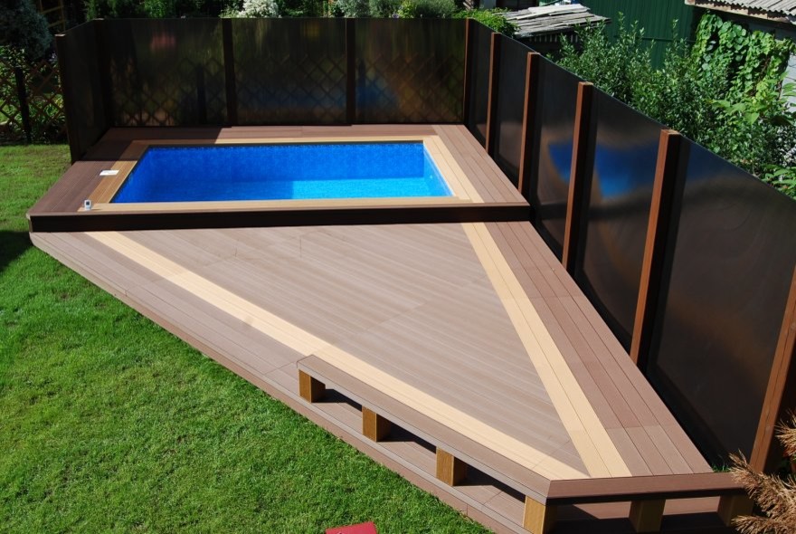 Бассейн оформленный из ДПК