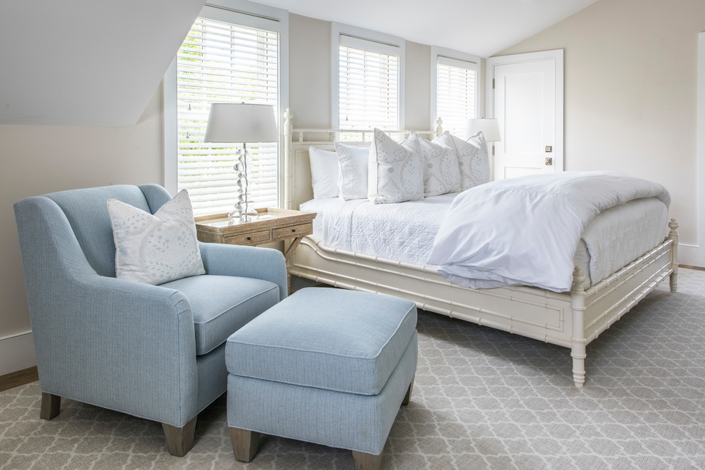 Example of a transitional home design design in Boston