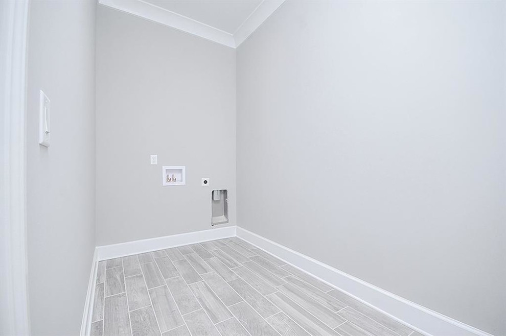 Example of a transitional home design design in Atlanta