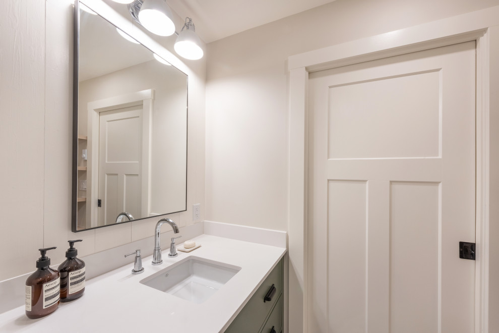 Transitional home design photo in Vancouver