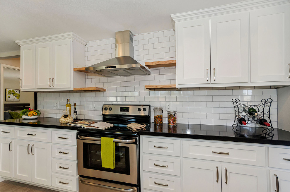 Transitional kitchen photo in Phoenix