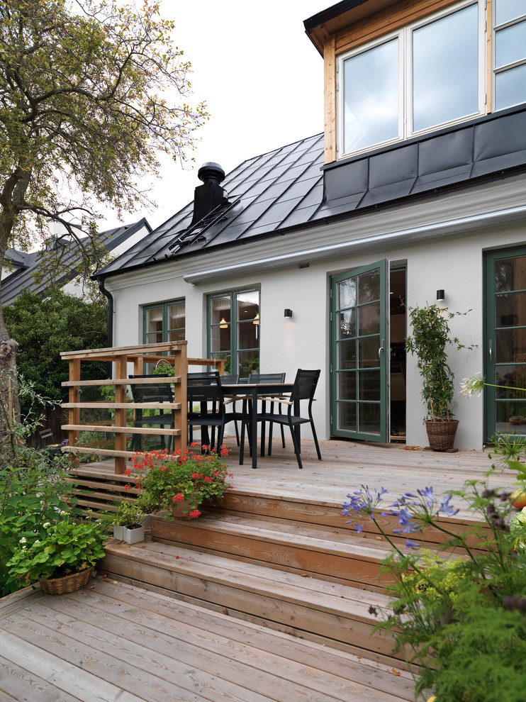 This is an example of a scandinavian deck in Malmo.