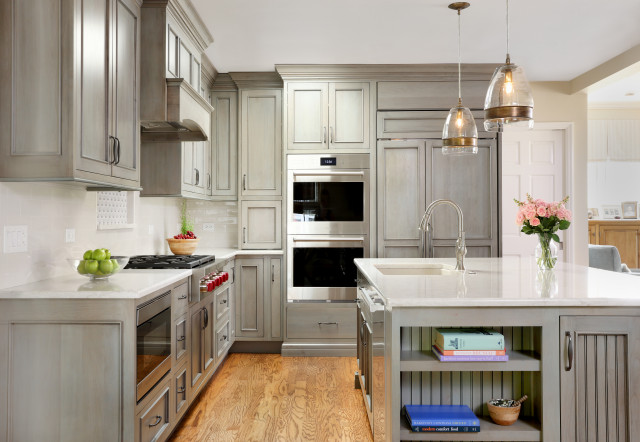 Perfectly Tailored Northfield Kitchen and Remodel klassisk-koek