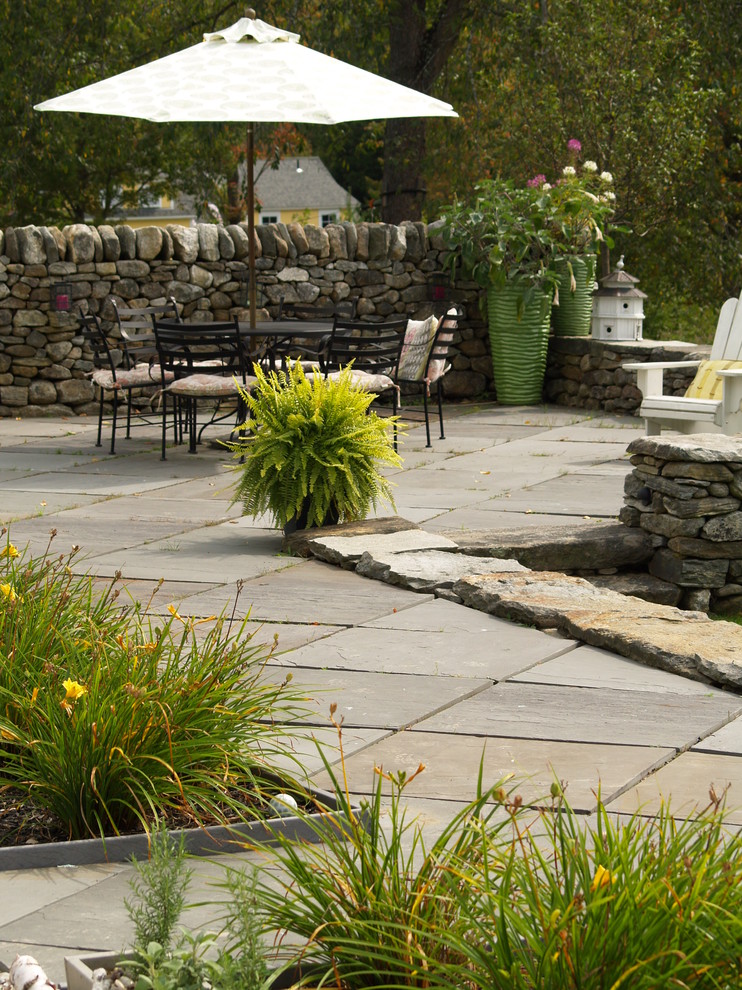 Inspiration for a traditional patio in Burlington.