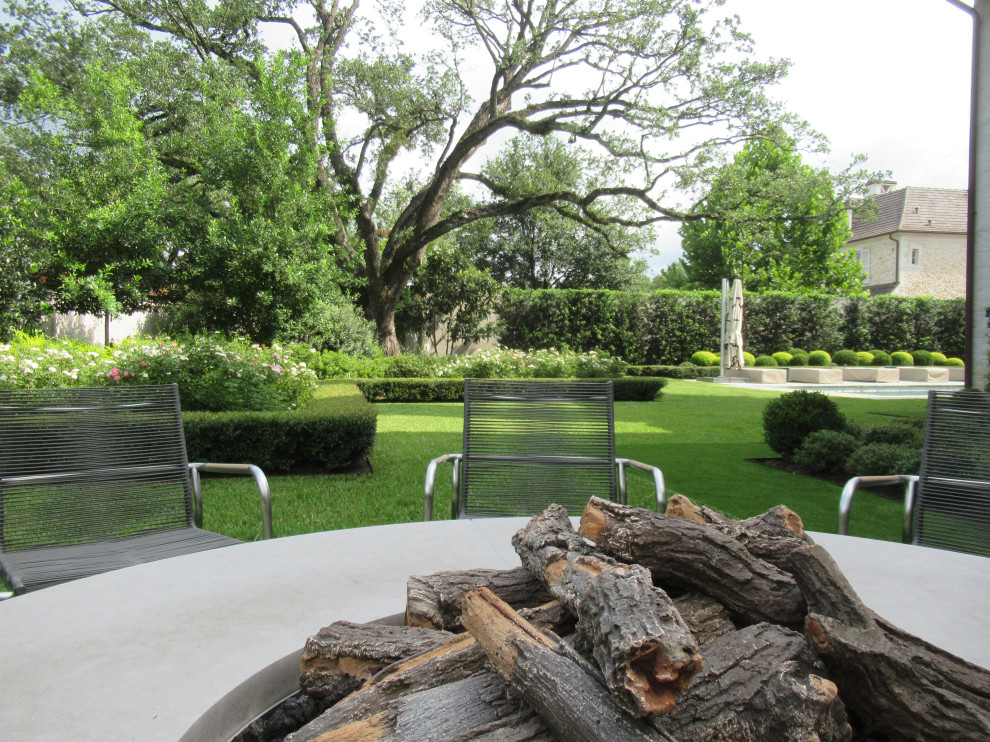Design ideas for a classic garden in Houston.