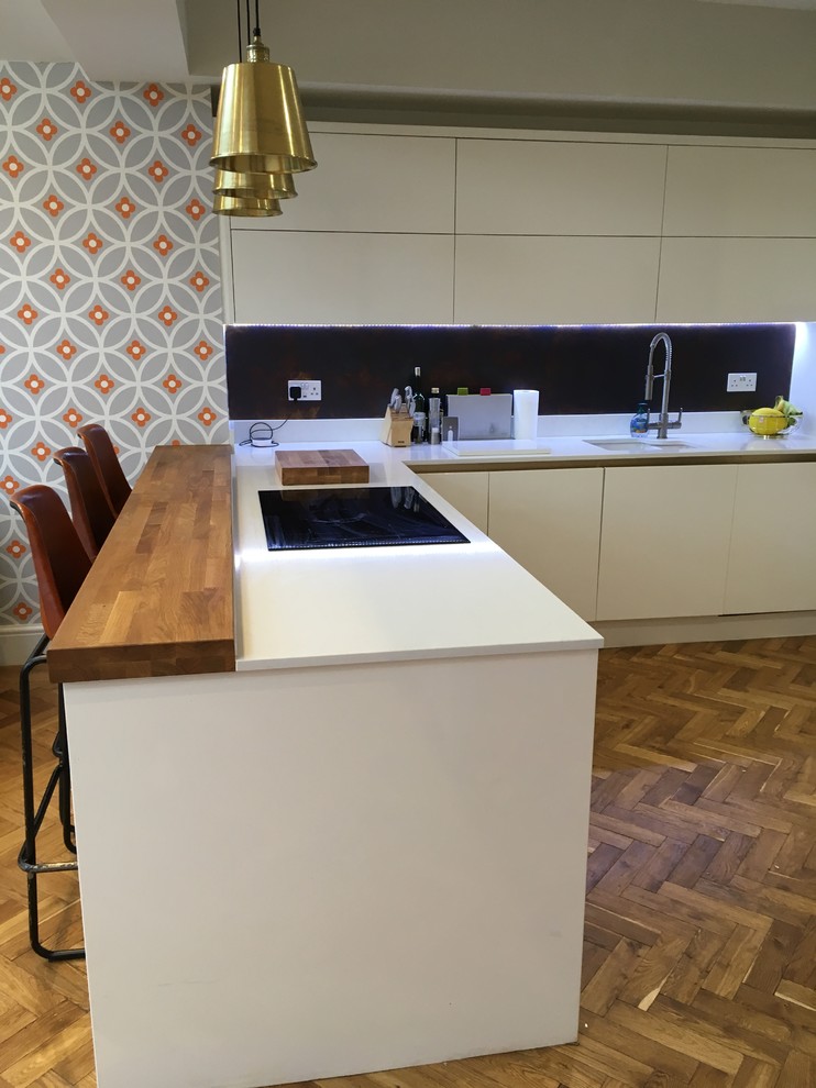 Photo of a modern kitchen in Cheshire.