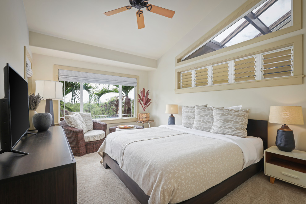 Design ideas for a contemporary bedroom in Hawaii.
