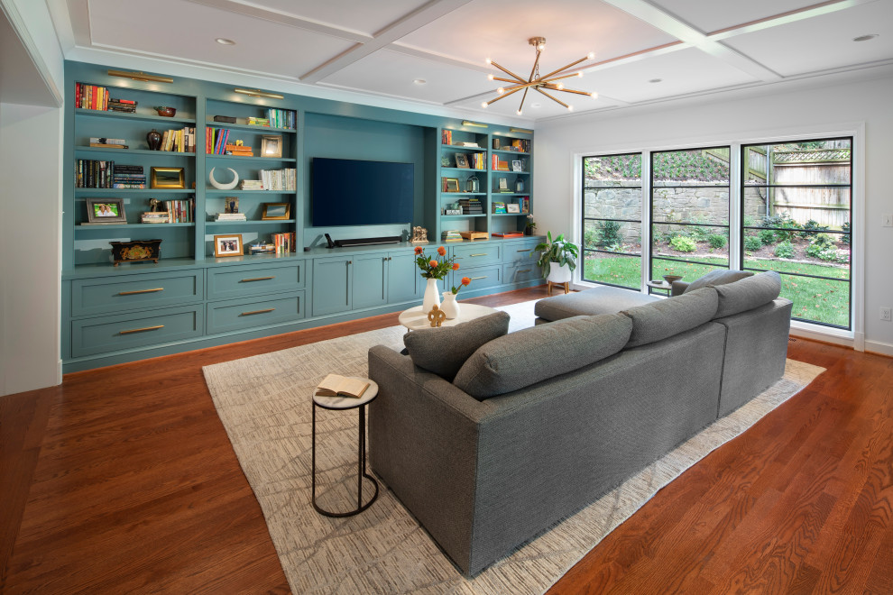 Idee per un soggiorno contemporaneo di medie dimensioni con libreria, pareti blu, pavimento in legno massello medio, TV a parete, pavimento arancione e soffitto a cassettoni