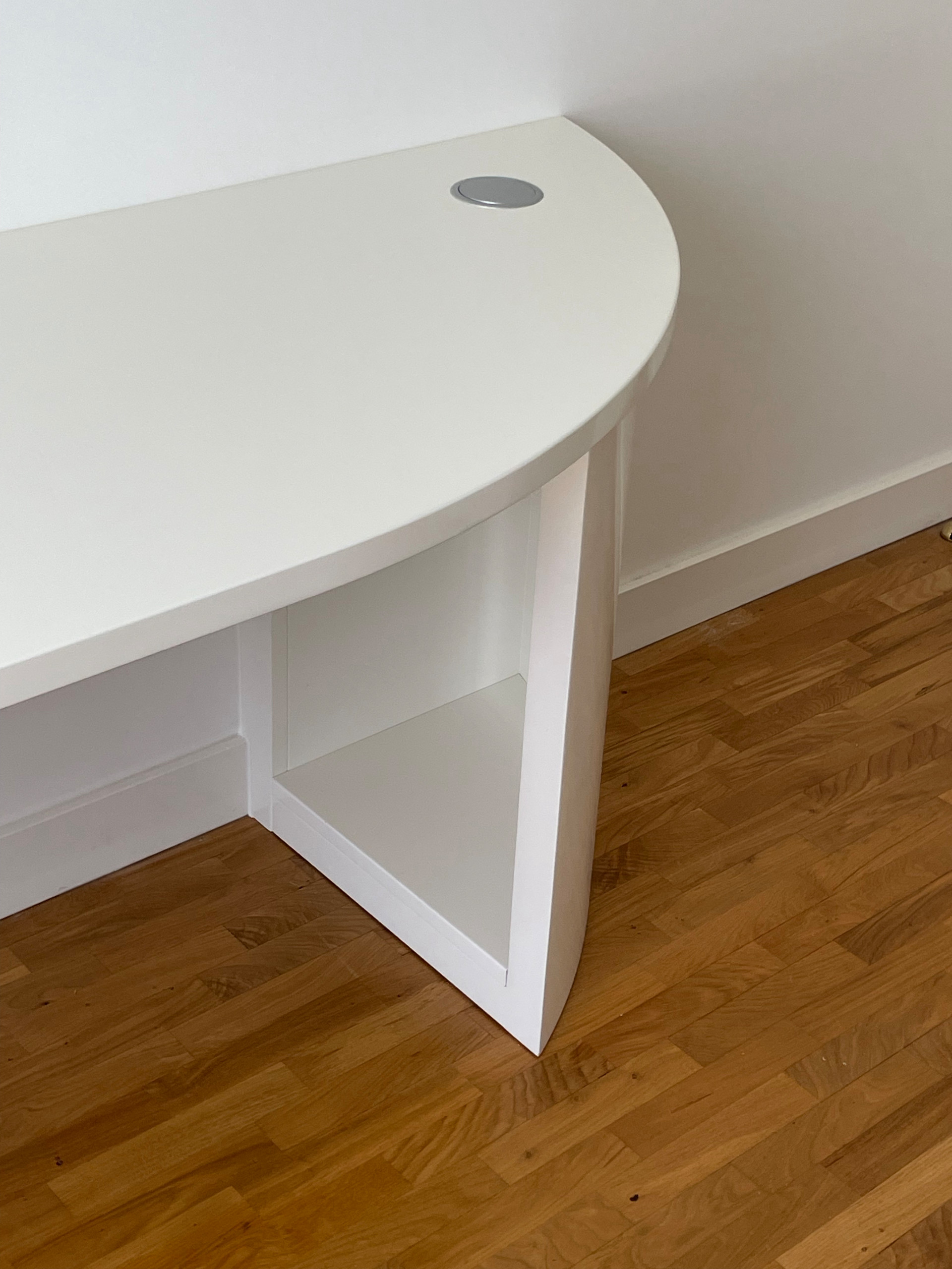 Bureau tout en courbes