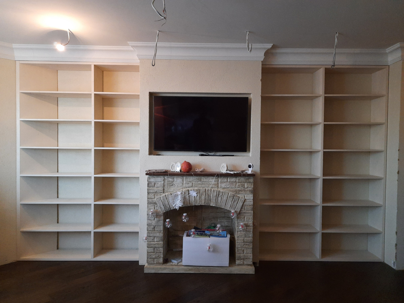 Книжные стеллажи