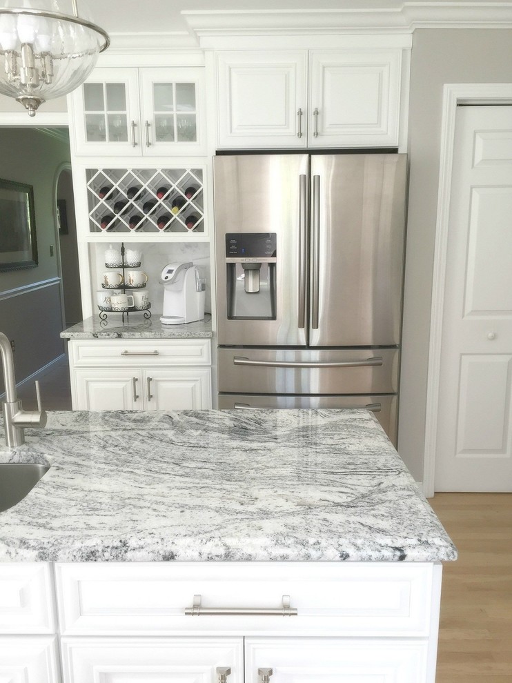 Example of a transitional home design design in Baltimore