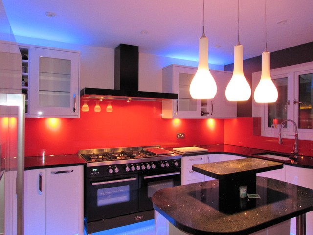 Kitchen Splashback (RED) - Mr Trung (Bermondsy) modern-kitchen