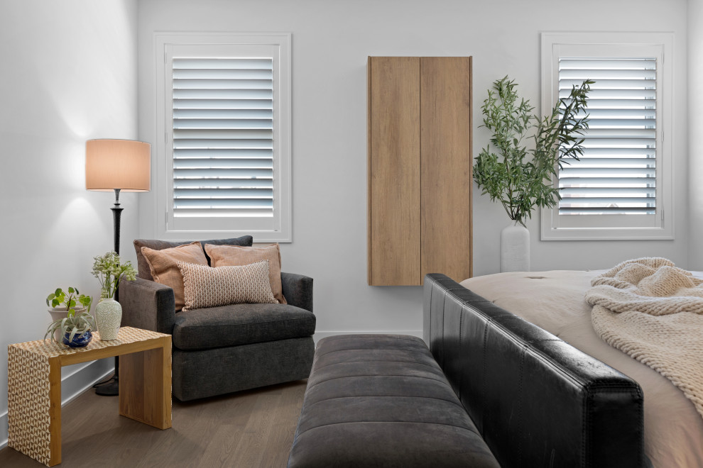 Bedroom - modern bedroom idea in Chicago