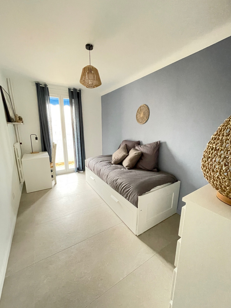 Esempio di una camera da letto design con pavimento con piastrelle in ceramica