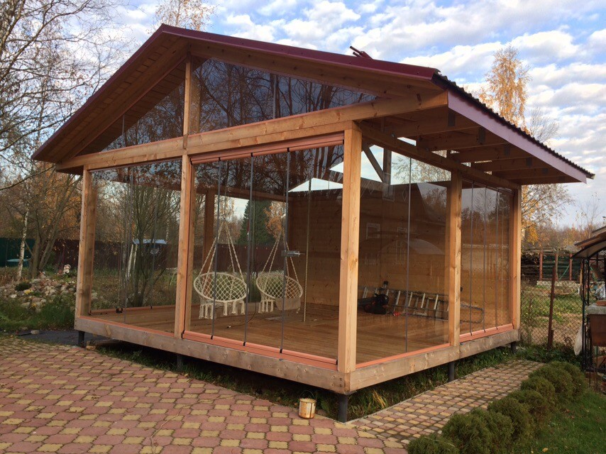 Безрамное остекление отдельно стоящей беседки (Лисий Нос)