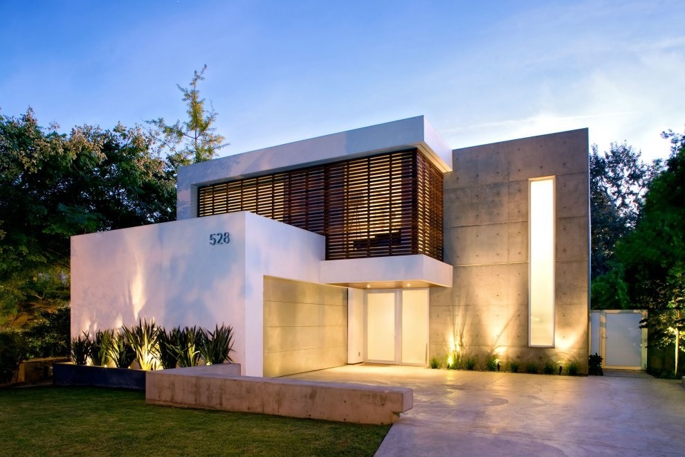 This is an example of a mid-sized modern two-storey white house exterior in Miami with mixed siding and a flat roof.