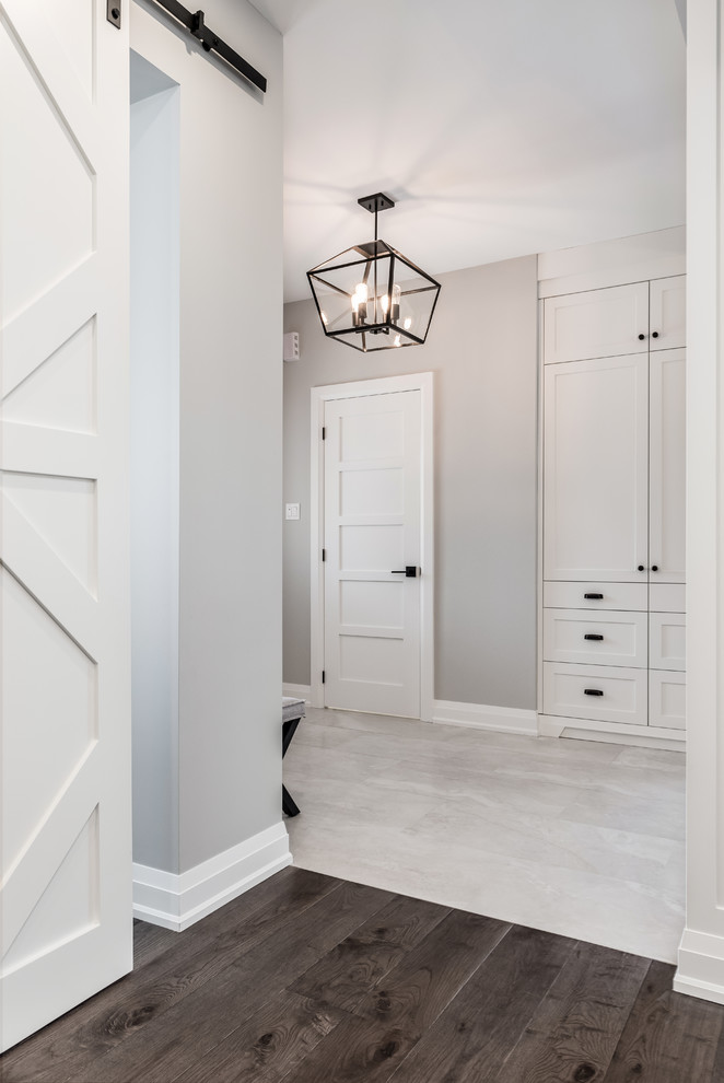 Entryway - transitional entryway idea in Toronto