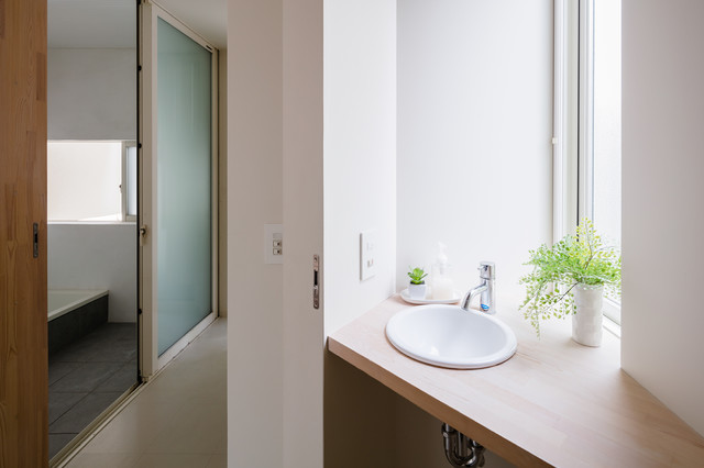 seep out moderno-bagno-di-servizio