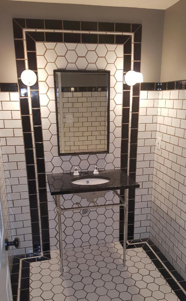 Black and White Bathrooms
