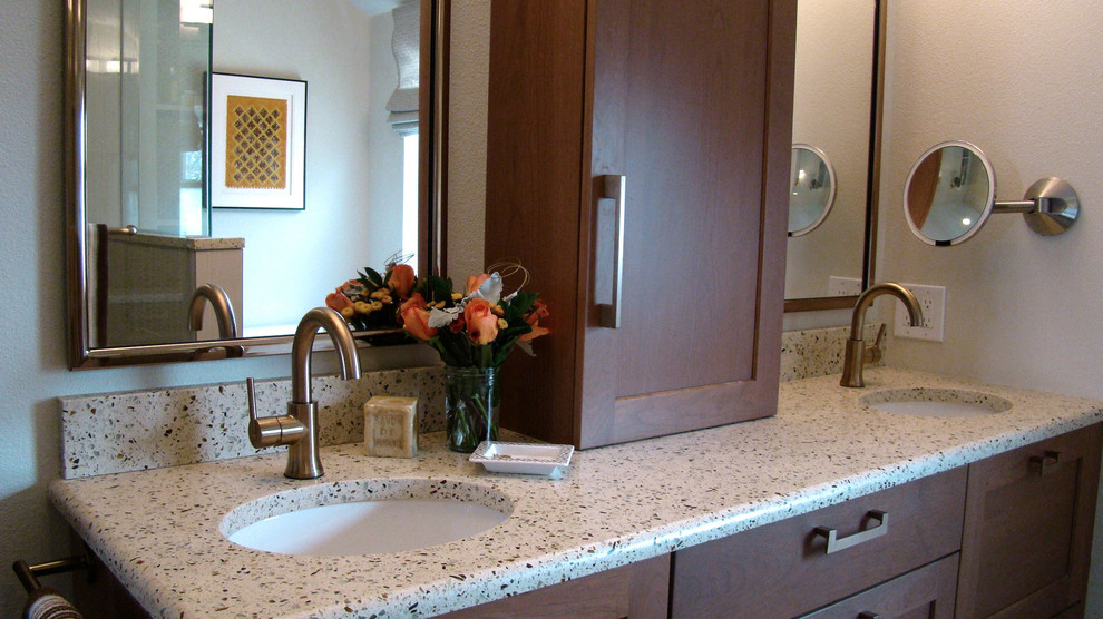 Example of a transitional home design design in Denver