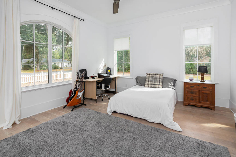Bedroom - transitional bedroom idea