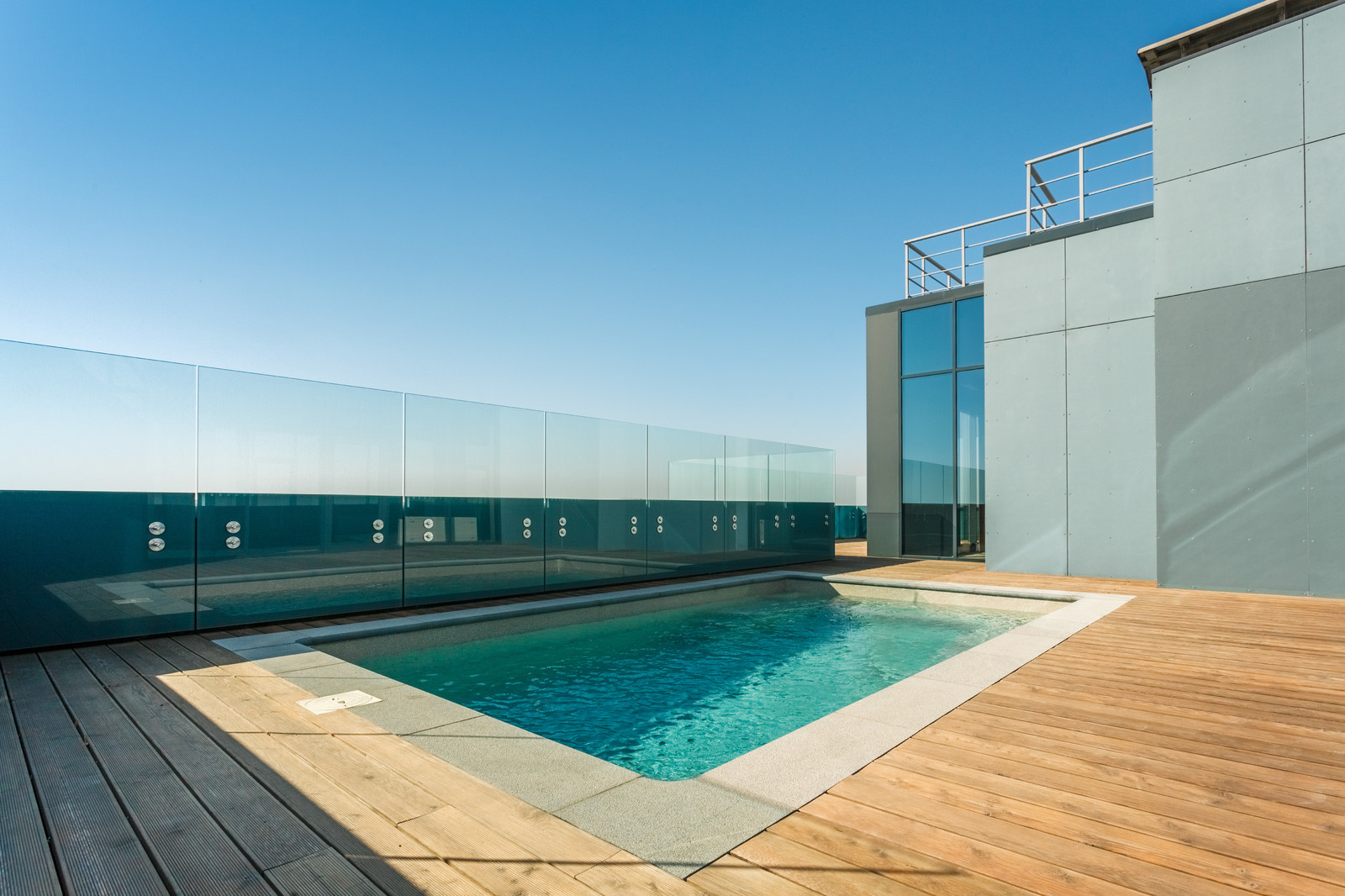 Дом на Онежской, терраса с бассейном на крыше