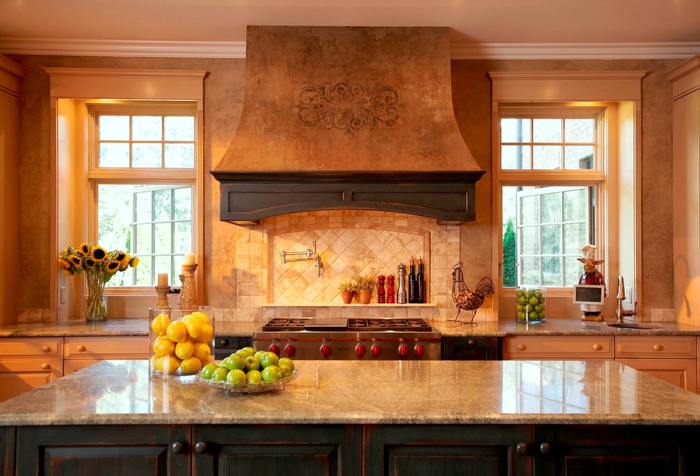 Inspiration for a traditional kitchen in Detroit.