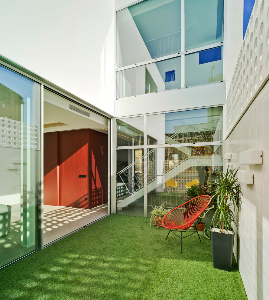 Mid-sized contemporary courtyard patio in Other with a container garden.