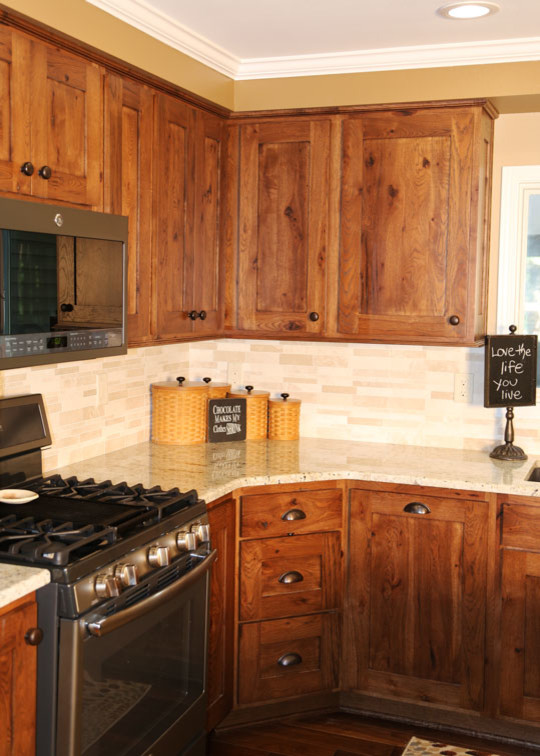 Kitchen - rustic kitchen idea in Cedar Rapids