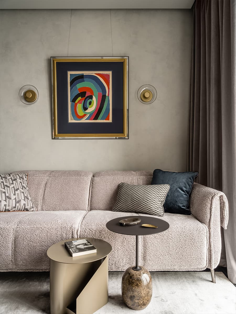 Ковры в интерьере квартиры для семьи кинопродюсера