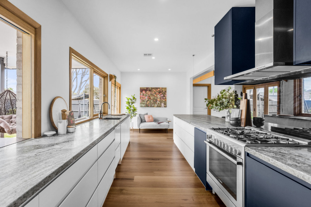 Mid-Century Coastal - Modern - Kitchen - Melbourne - by Centric Spaces