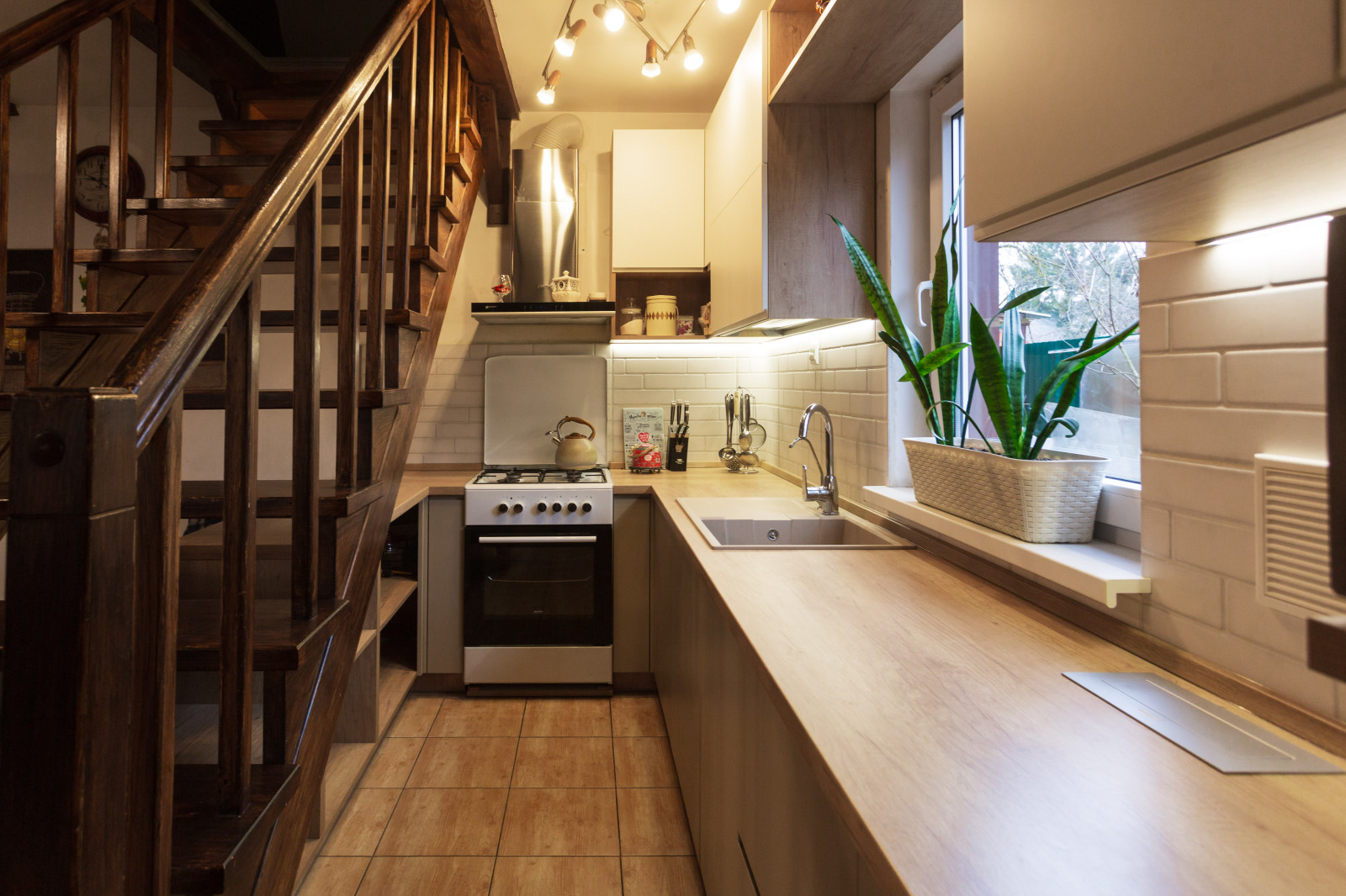 Кухня в частном доме нестандартной планировки