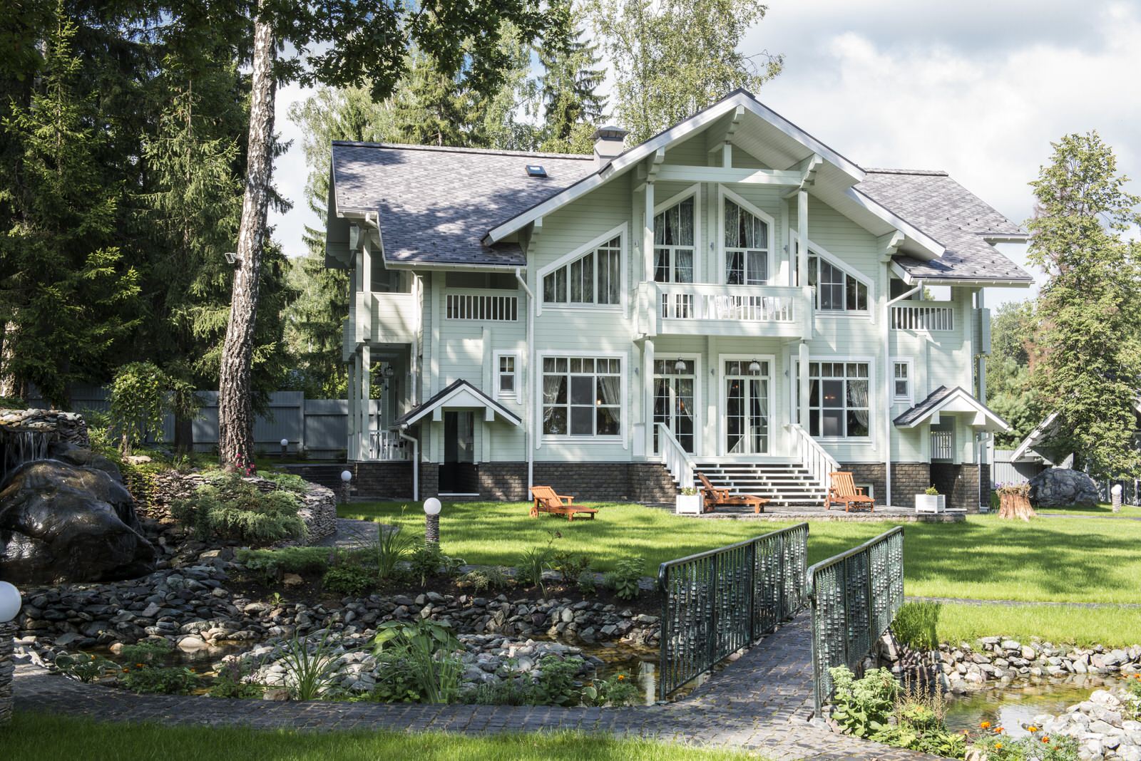 Под одной крышей