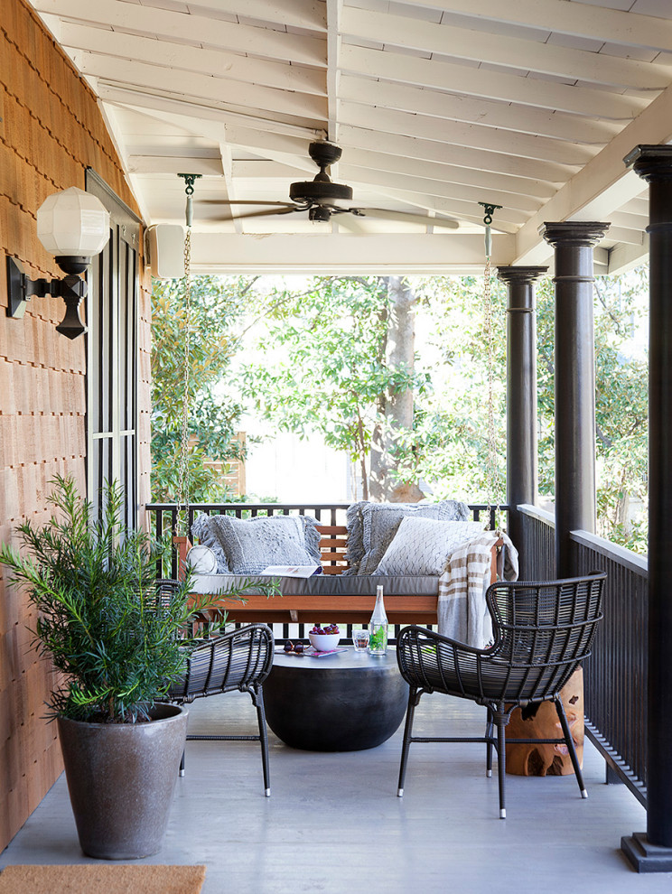 Photo of a traditional veranda in Austin.