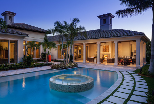 Symmetrical Transitional Mediterranean medelhavsstil-pool