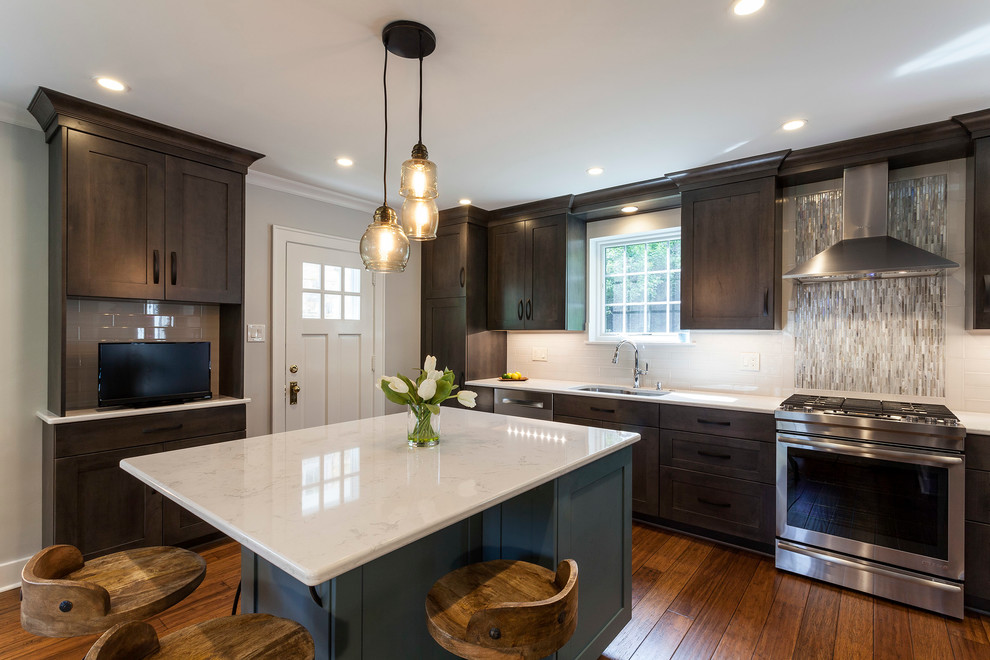 Mid-sized transitional bamboo floor eat-in kitchen photo with an undermount sink, shaker cabinets, dark wood cabinets, quartz countertops, gray backsplash, ceramic backsplash, stainless steel appliances and an island